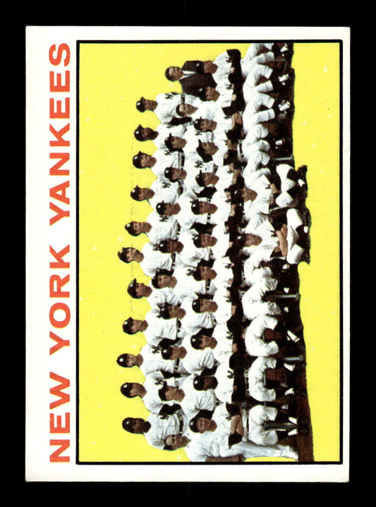 1964 Topps #433 New York Yankees New York Yankees EX HOF10010634