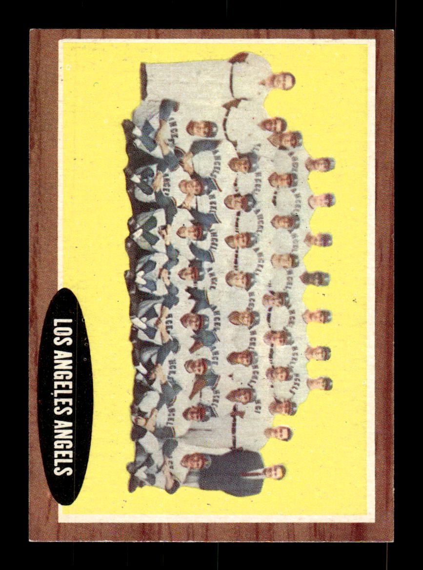 1962 Topps #132a Los Angeles Angels Los Angeles Angels EX CS26014787
