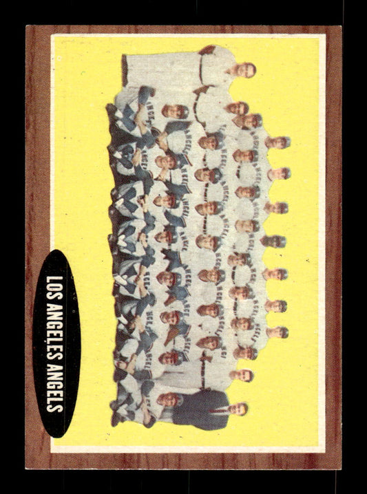 1962 Topps #132a Los Angeles Angels Los Angeles Angels EX CS26014787