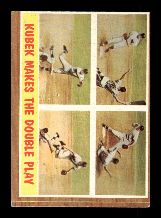 1962 Topps #311 Kubek Makes the Double Play New York Yankees EX CS26015085